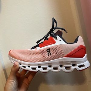 OnCloud Cloudstratus V2 Pink/Red/Black/White Sneaker Women’s